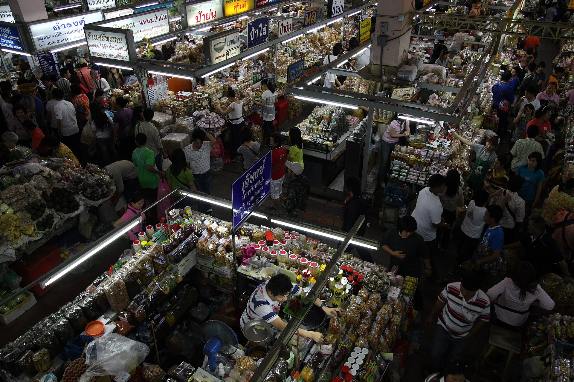 ร้านของกินพื้นเมืองในตลาดวโรรส (กาดหลวง) เชียงใหม่